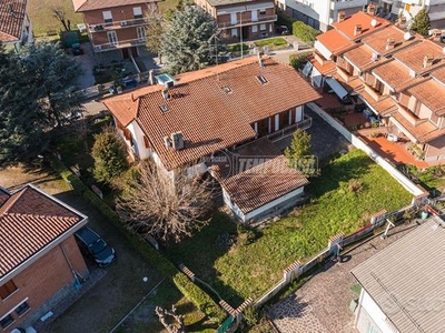 Villa Bifamiliare con giardino