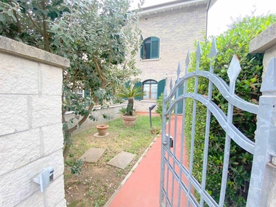 Villa bifamiliare in vendita a Rosignano Marittimo Livorno Rosignano Solvay