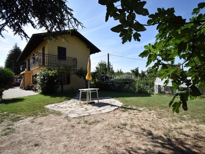 Villa in vendita a Monforte D'Alba