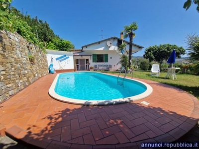 Villa Singola con piscina a 2km