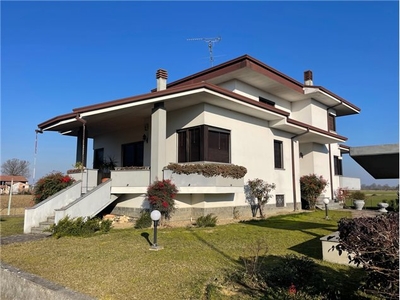 Villa in Via Ferrari, 23, Monticelli d'Ongina (PC)
