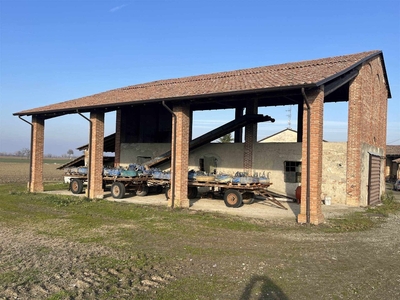 Annesso agricolo a San Giorgio Piacentino, 5 locali, 450 m² in vendita