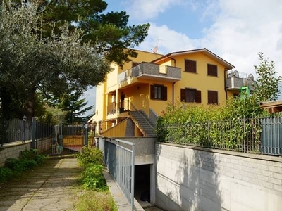 Appartamento in vendita a Vitorchiano Viterbo Conventino