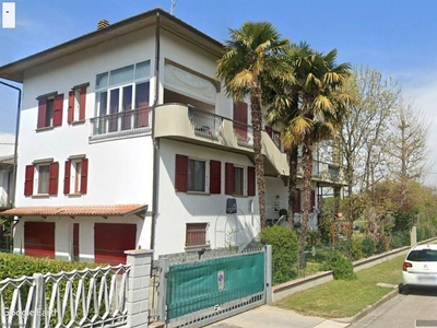 Appartamento in Via cormons, Forlì, 11 locali, 3 bagni, con box