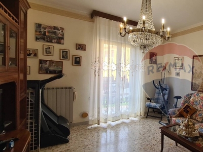 Appartamento in Via Mauro Del Giudice, Rodi Garganico, 5 locali