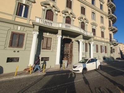 Bilocale in Via A.FALCONE, Napoli, 1 bagno, 50 m², 1° piano in vendita