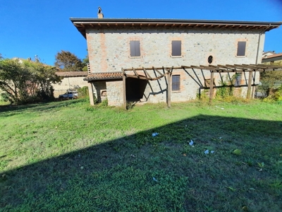 Casa indipendente a Vigolzone, 12 locali, 320 m², 1° piano, terrazzo