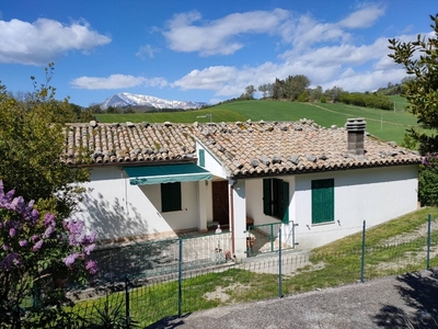 Casa indipendente in Osoli, Roccafluvione, 5 locali, 1 bagno, con box