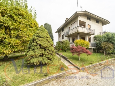 Casa indipendente in vendita a Cuneo