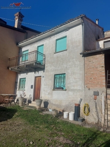 Casa semindipendente in Badagnano, Carpaneto Piacentino, 5 locali