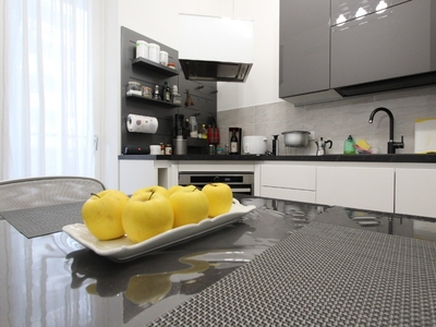 Monolocale in Via A. Astesani 47/5, Milano, 1 bagno, 45 m², ascensore