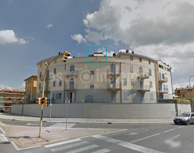 Quadrilocale ad Arezzo, 2 bagni, 74 m², multilivello, ascensore