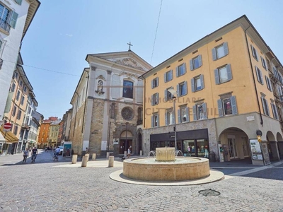 Quadrilocale in Piazza Pontida, Bergamo, 2 bagni, 175 m², 1° piano