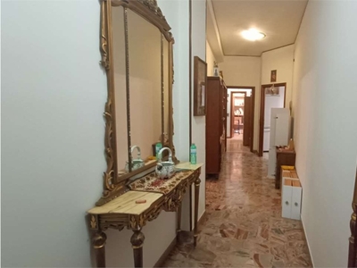 Trilocale in Via Castello, Piacenza, 1 bagno, garage, arredato, 115 m²