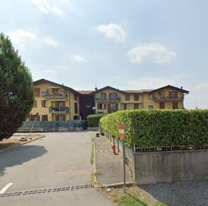 Trilocale in Via G.B. Borgonovo, Cadorago, 1 bagno, posto auto, 78 m²