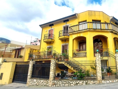 Villa a Messina, 11 locali, 3 bagni, giardino privato, 290 m²