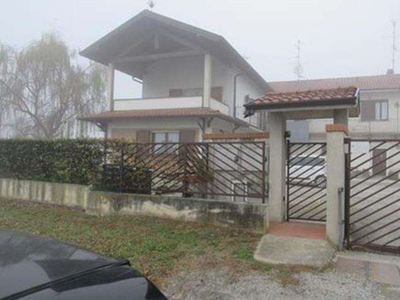 Villa a schiera in Via CASCINA BRUGHEE' 1, Cornate d'Adda, 5 locali
