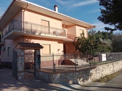 Villa in Contrada Bivio Donnici, Cosenza, 1 bagno, giardino in comune