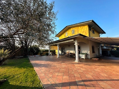 Villa in vendita a Maclodio
