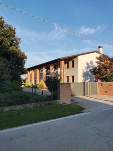 Villa in Via Monte Grappa, Camposampiero, 8 locali, 4 bagni, con box