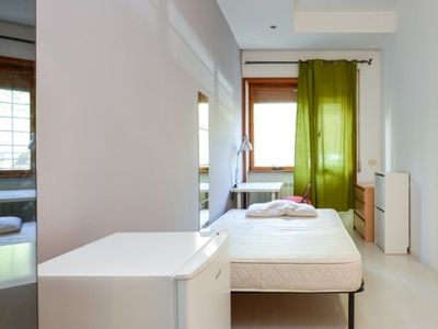 Camera in appartamento con 6 camere da letto nel Quartiere XII Gianicolense