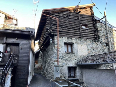 Casa Indipendente in Vendita ad Challand-saint-anselme - 60000 Euro