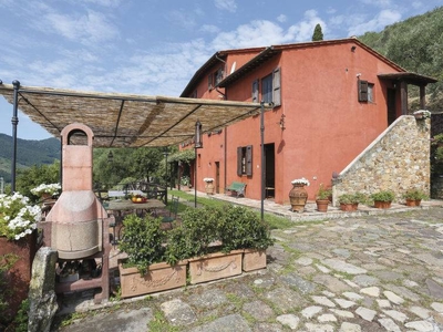 Casale con piscina, barbecue e giardino + vista panoramica