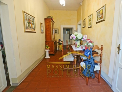 Appartamento in vendita a Pescia via Camillo Benso di Cavour
