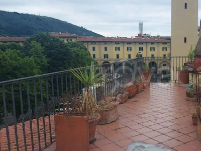 Appartamento in vendita a Prato piazza Mercatale