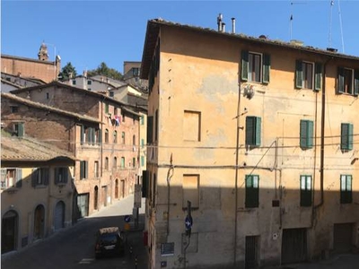 Appartamento in vendita a Siena via Pian d'Ovile,, 39