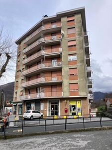 Appartamento - Più di 5 locali a Montoggio