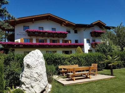 Splendido residence Klementhof con giardino e piscina all'aperto stagionale