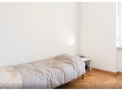 Stanza in affitto in appartamento con 2 camere da letto a Torino