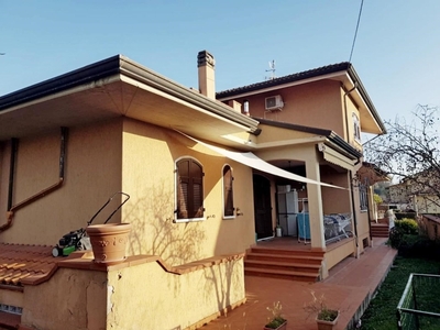 Villa in vendita a Carrara via Fossone Alto,