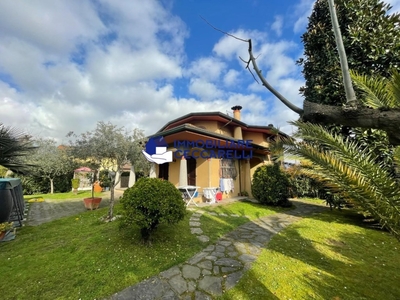 Villa in vendita a Massa via Fosso Nuovo,