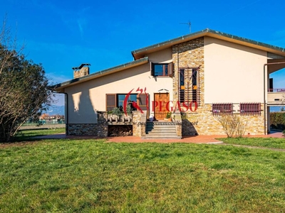 Villa in vendita a Ponte Buggianese via Fosso alla Torre, 11