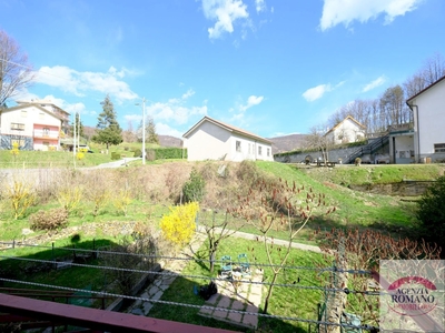 Appartamento - Appartamento con giardino a Urbe