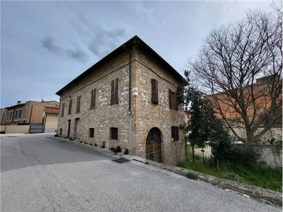 Casa Indipendente in Via Dei Molini, 16, Foligno (PG)