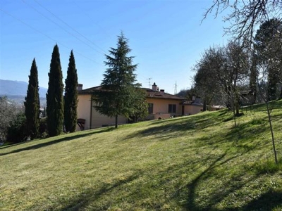 Villa in zona Viale a Monte a Figline e Incisa Valdarno