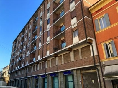 Appartamento al p.6 in Via Cesare Battisti...