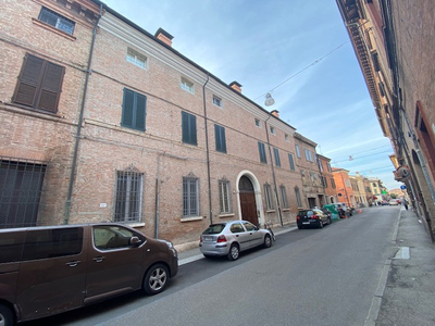 appartamento con entrata indipendente in vendita a Ferrara