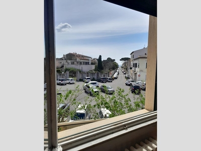 Appartamento in Vendita a Livorno, zona Ardenza, 310'000€, 140 m²