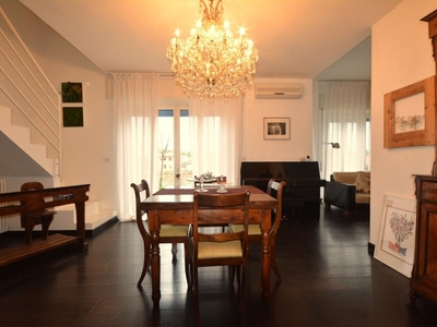 Appartamento in Vendita a Lucca, zona Arancio, 260'000€, 120 m², con Box