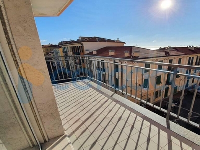 Appartamento Quadrilocale in vendita a Bordighera