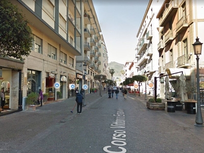 Bilocale in Affitto a Salerno, zona Centro, 900€, 50 m², arredato
