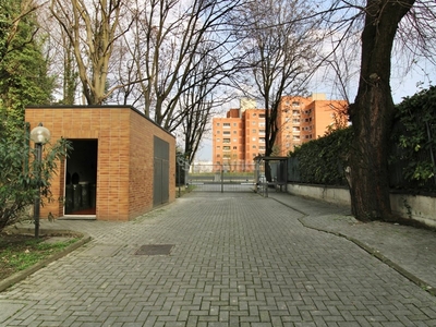 Box in Affitto a Milano, zona Navigli Famagosta, 110€, 15 m²