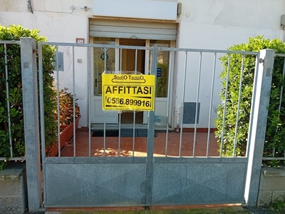 Capannone in Affitto a Livorno, zona Coteto, 800€, 70 m²