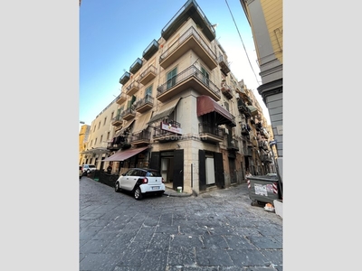 Capannone in Affitto a Napoli, zona Mercato, 400€, 15 m²