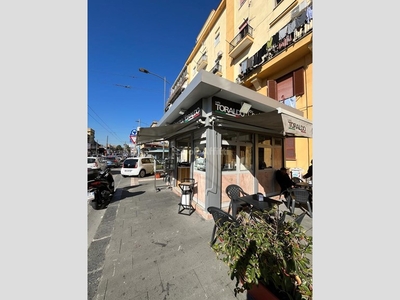 Capannone in Affitto a Napoli, zona Zona Industriale, 2'300€, 15 m², arredato