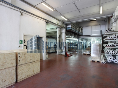 Capannone in Vendita a Brescia, zona San Polo, 310'000€, 923 m²